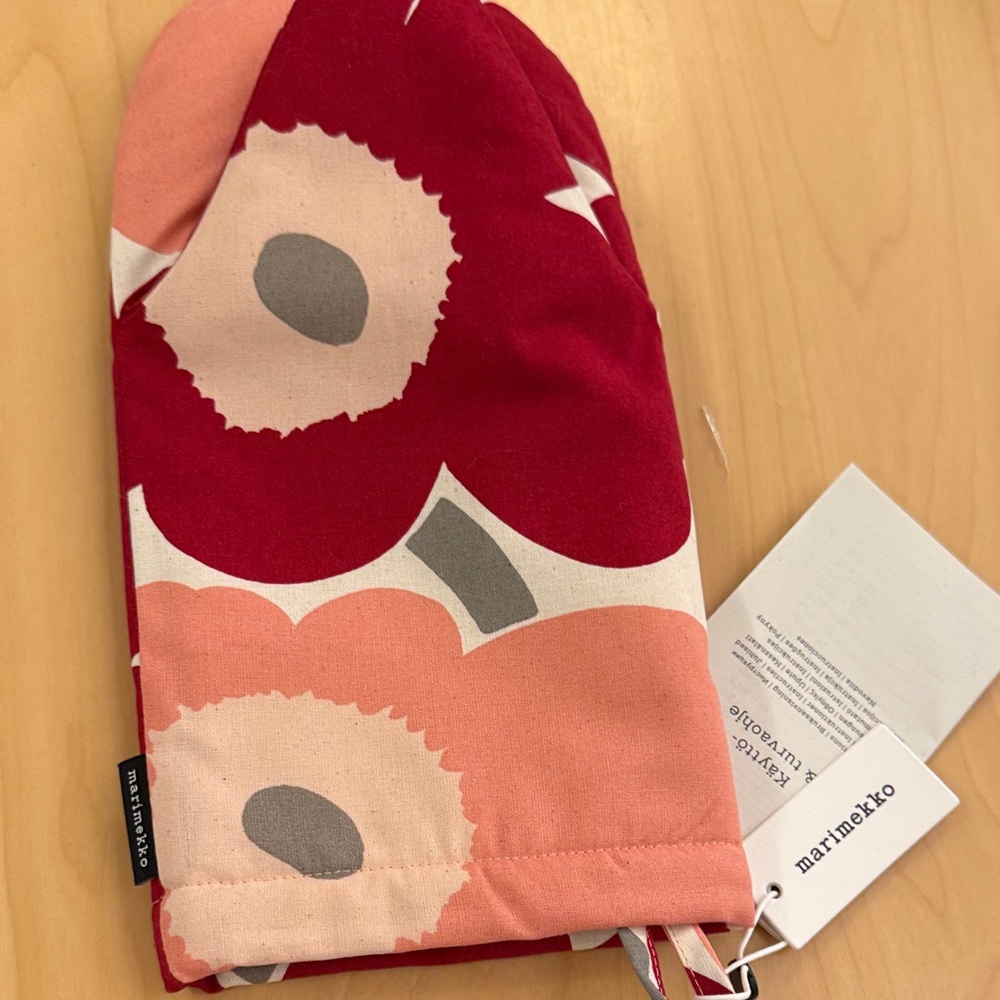 Marimekko Floral Red and Pink ieni Unikko Oven Mitten nwt new - Picture 2 of 7